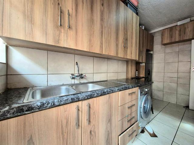 Flat for sale in Cape Town, Southern Suburbs