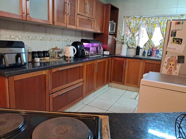 Apartment for sale in Rustenburg Local Municipality, Bojanala Platinum District Municipality