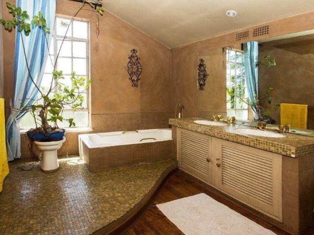 Apartment for sale in Johannesburg, North & Sandton