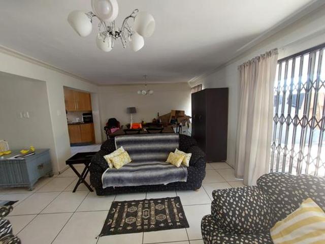 Apartment for sale in Sasolburg, Metsimaholo Local Municipality