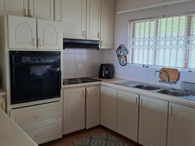 Apartment for sale in Scottburgh, uMdoni Local Municipality