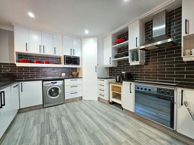 Apartment for sale in Princess Grant, Kwazulu-natal