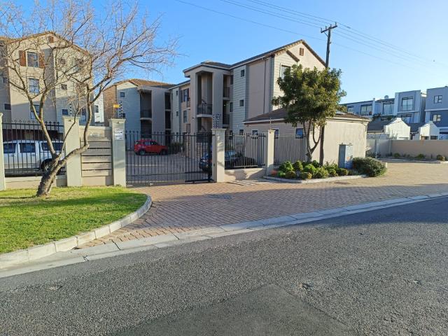 Apartment for rent in Table View, Western Cape