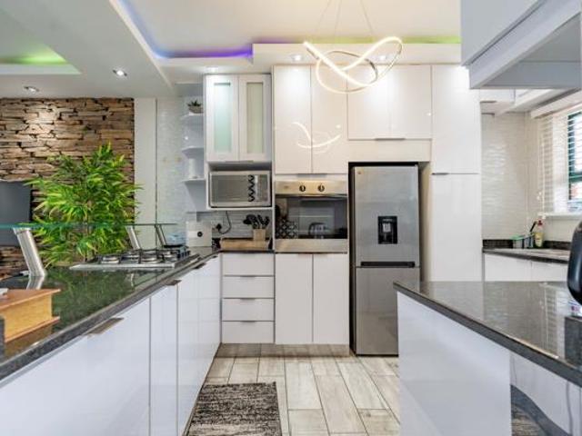 Apartment for sale in Umdloti, Kwazulu-natal