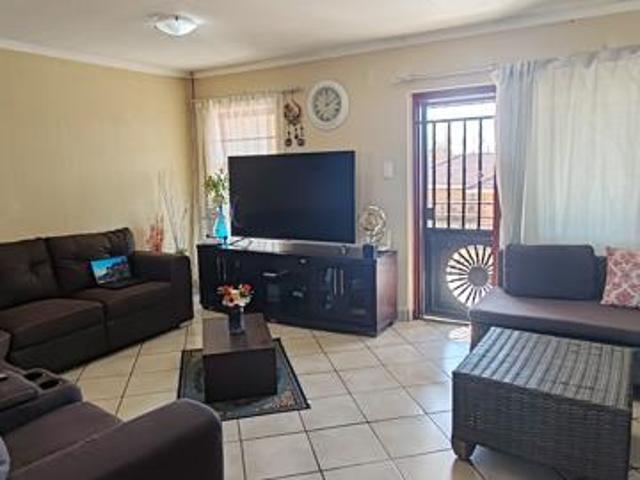 Apartment for sale in Oranjeville, Free State