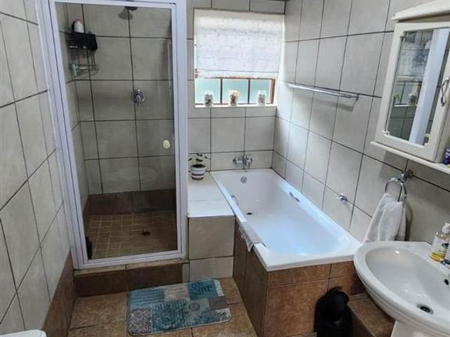 Apartment for sale in Oranjeville, Free State