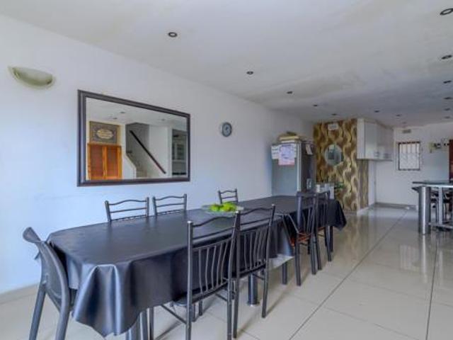 Apartment for sale in Mount Moreland, Kwazulu-natal