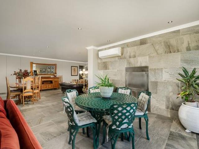 Apartment for sale in Nelson Mandela Bay Ward 18, Nelson Mandela Bay Metropolitan Municipality