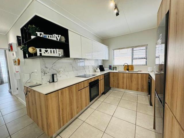 Apartment for sale in Vosloorus, Gauteng