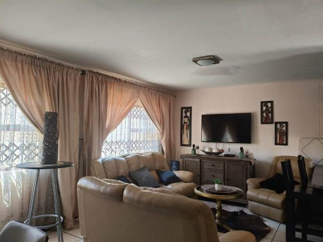 Apartment for sale in Tlhabane, North West