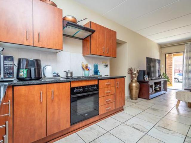 Apartment for sale in Tlhabane, North West