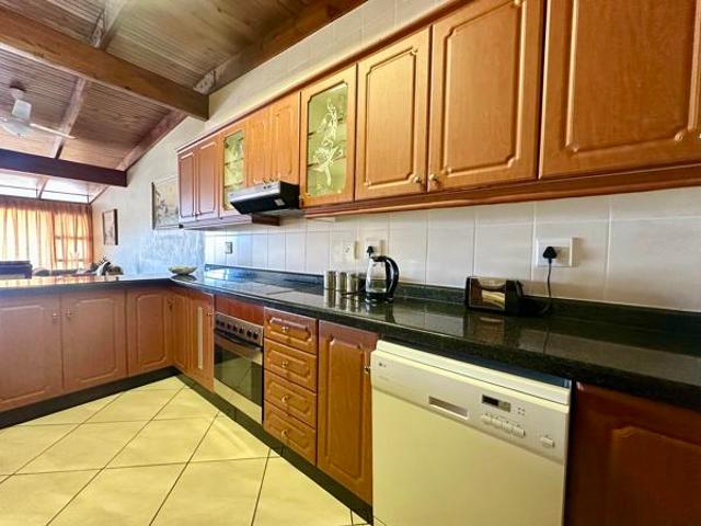 Apartment for sale in Princess Grant, Kwazulu-natal