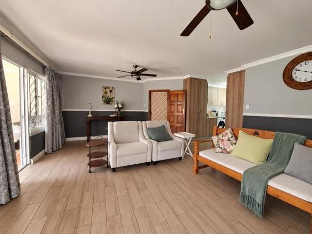 Apartment for sale in Princess Grant, Kwazulu-natal
