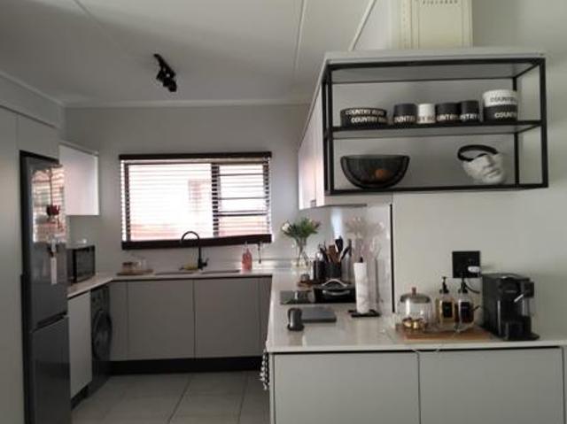 Apartment for rent in Waterkloof, Gauteng