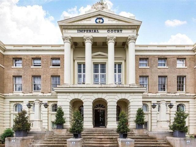 Apartment for sale in Cat Hill, England