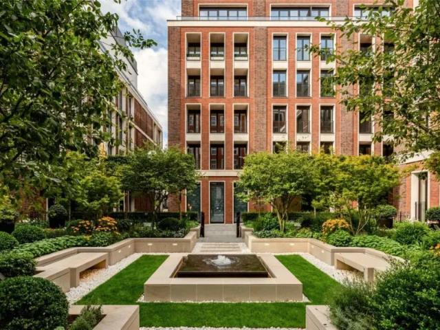 Apartment for sale in Kensington, Greater London
