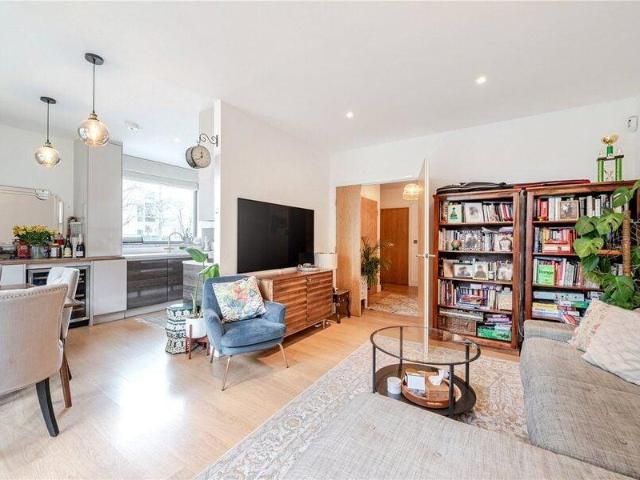 Apartment for sale in Cat Hill, England