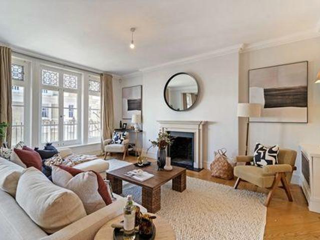 Apartment for sale in North Kensington, Greater London