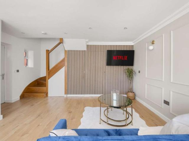 Apartment for rent in Lyons, Greater London