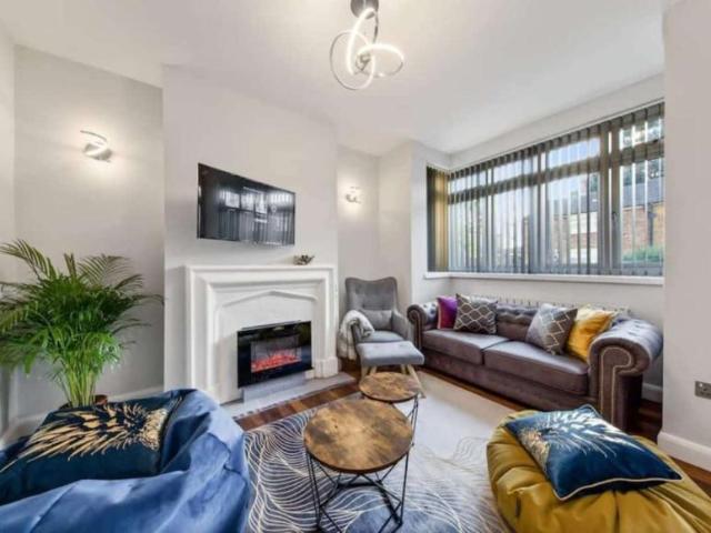 Apartment for rent in Lyons, Greater London