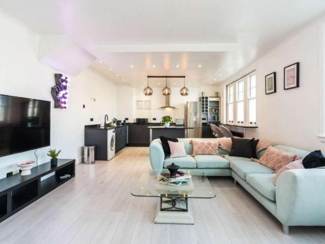 Apartment for rent in Lyons, Greater London