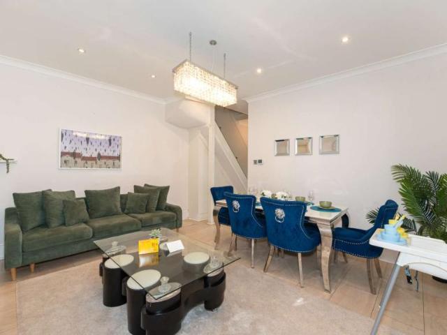 Apartment for rent in Lyons, Greater London