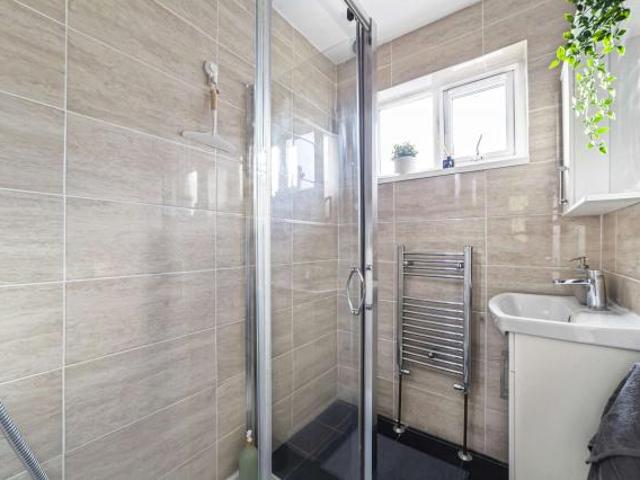 Apartment for rent in Lyons, Greater London