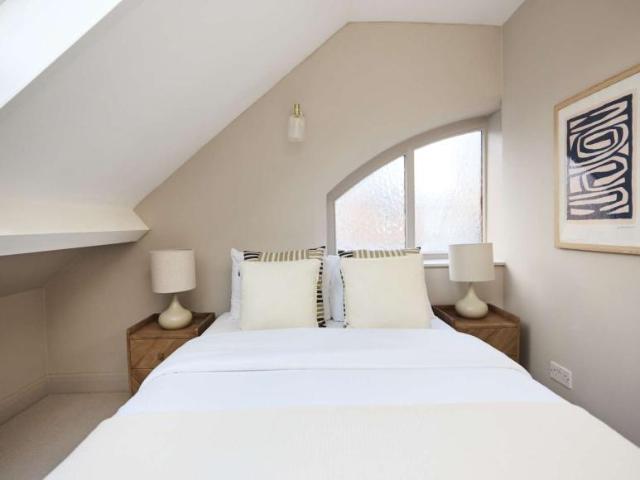 Apartment for rent in Lyons, Greater London