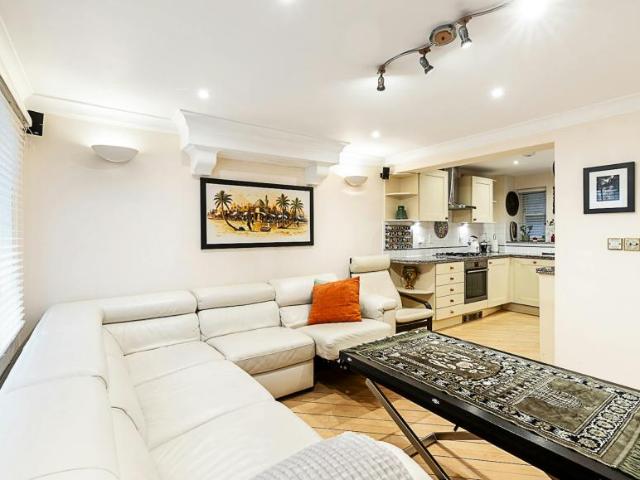 Apartment for rent in Victoria, Greater London
