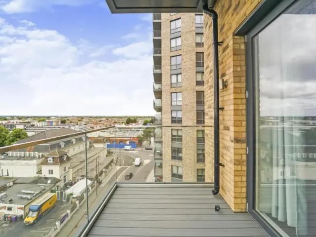 Apartment for sale in London Borough of Ealing, Greater London