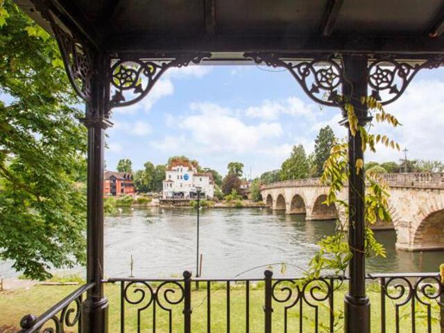 Apartment for sale in Windsor, Taplow