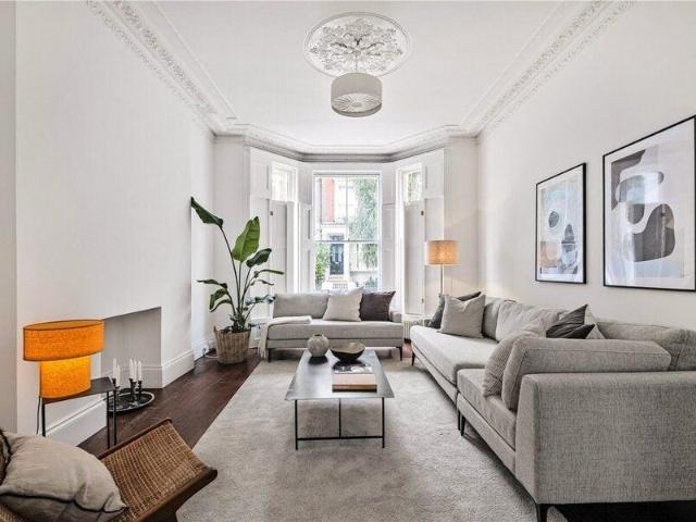Apartment for sale in Cat Hill, England