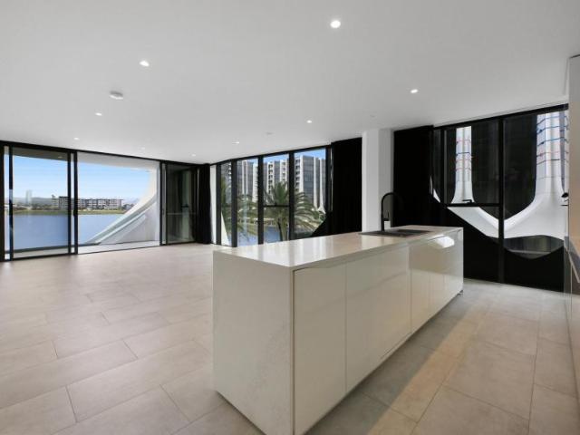 Apartment for rent in Mermaid Waters, Gold Coast City