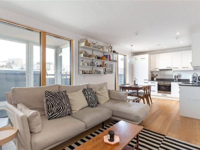 Apartment for sale in Cat Hill, England
