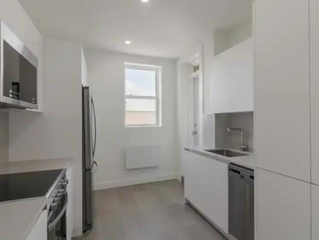 Apartment for rent in St. Leonard's, Quebec