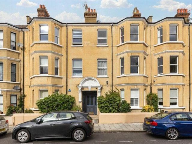 Apartment for sale in Cat Hill, England