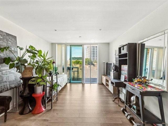 Apartment for sale in Cat Hill, England