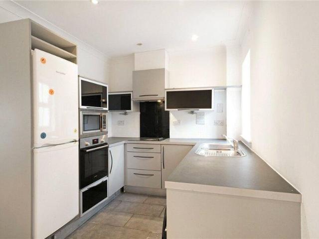 Apartment for sale in Cat Hill, England