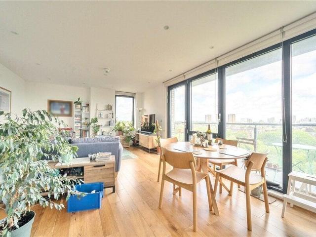 Apartment for sale in Cat Hill, England