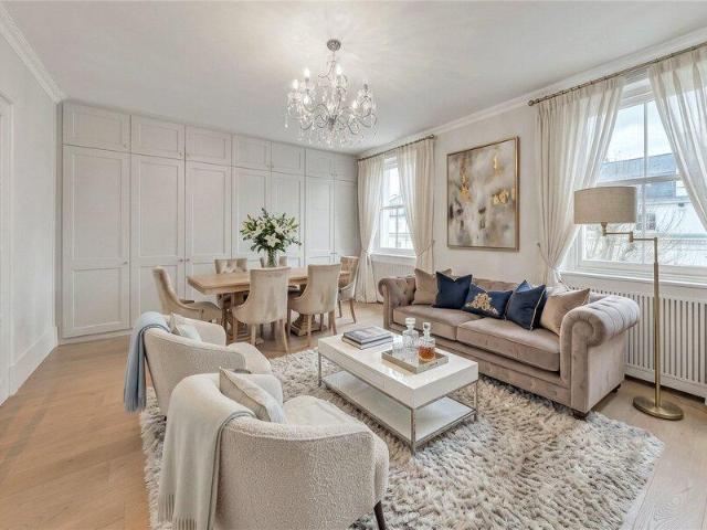 Apartment for sale in Cat Hill, England
