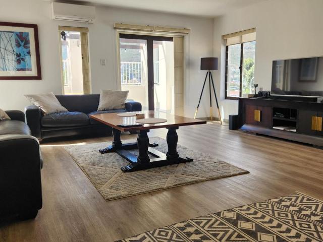 Apartment for rent in Hout Bay, Western Cape