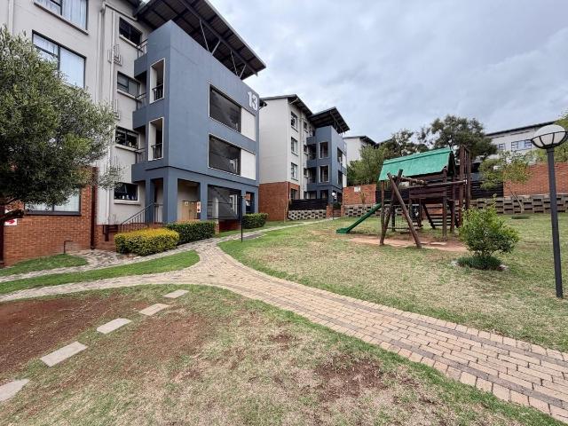 Apartment for rent in Oakdene, Vosloorus