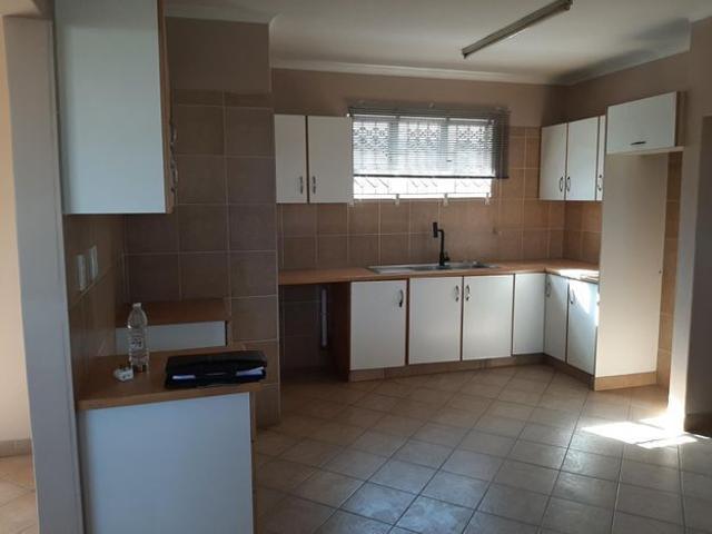 Apartment for rent in Chatsworth, Kwazulu-natal