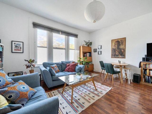 Apartment for sale in Cat Hill, England