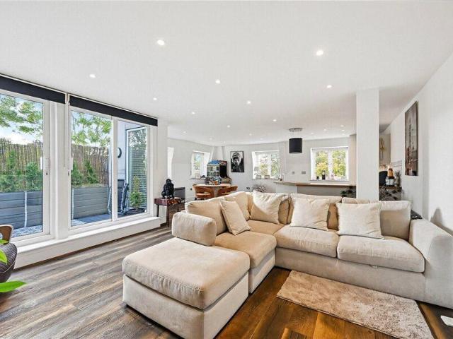 Apartment for sale in Lennard Road Allotments, Greater London