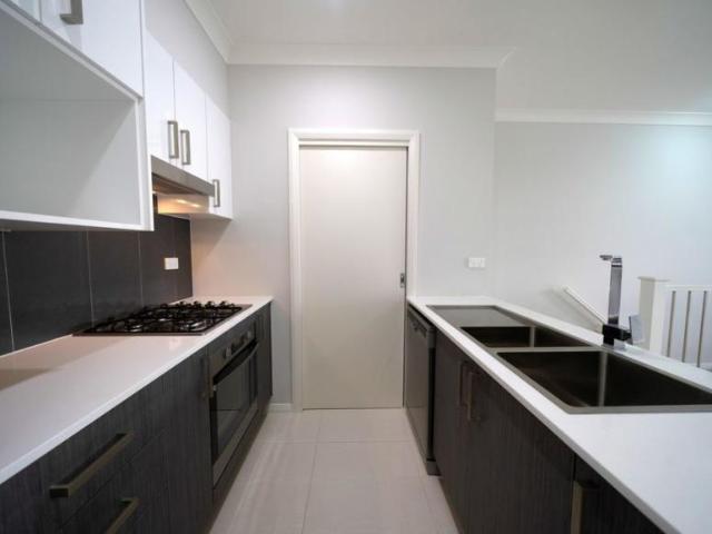 Apartment for rent in Ropes Crossing Shopping Centre, Sydney