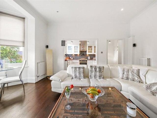 Apartment for sale in Cat Hill, England