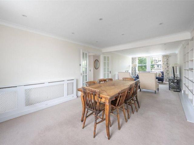 Apartment for sale in Cat Hill, England