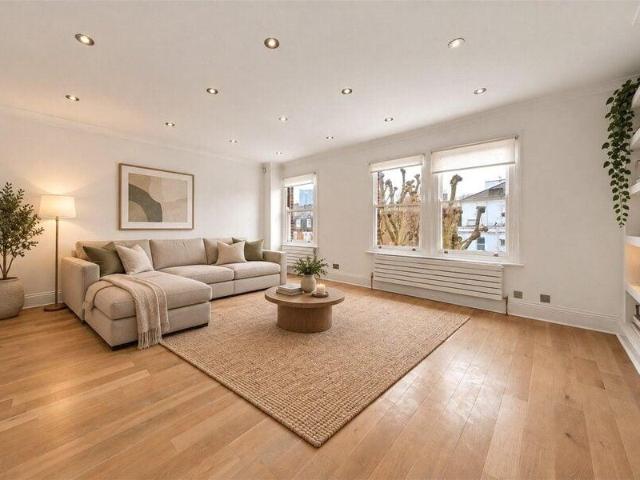 Apartment for sale in Cat Hill, England