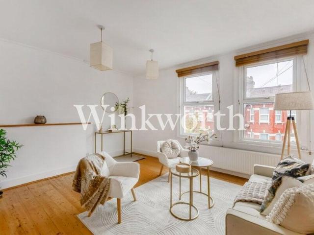 Apartment for sale in Cat Hill, England